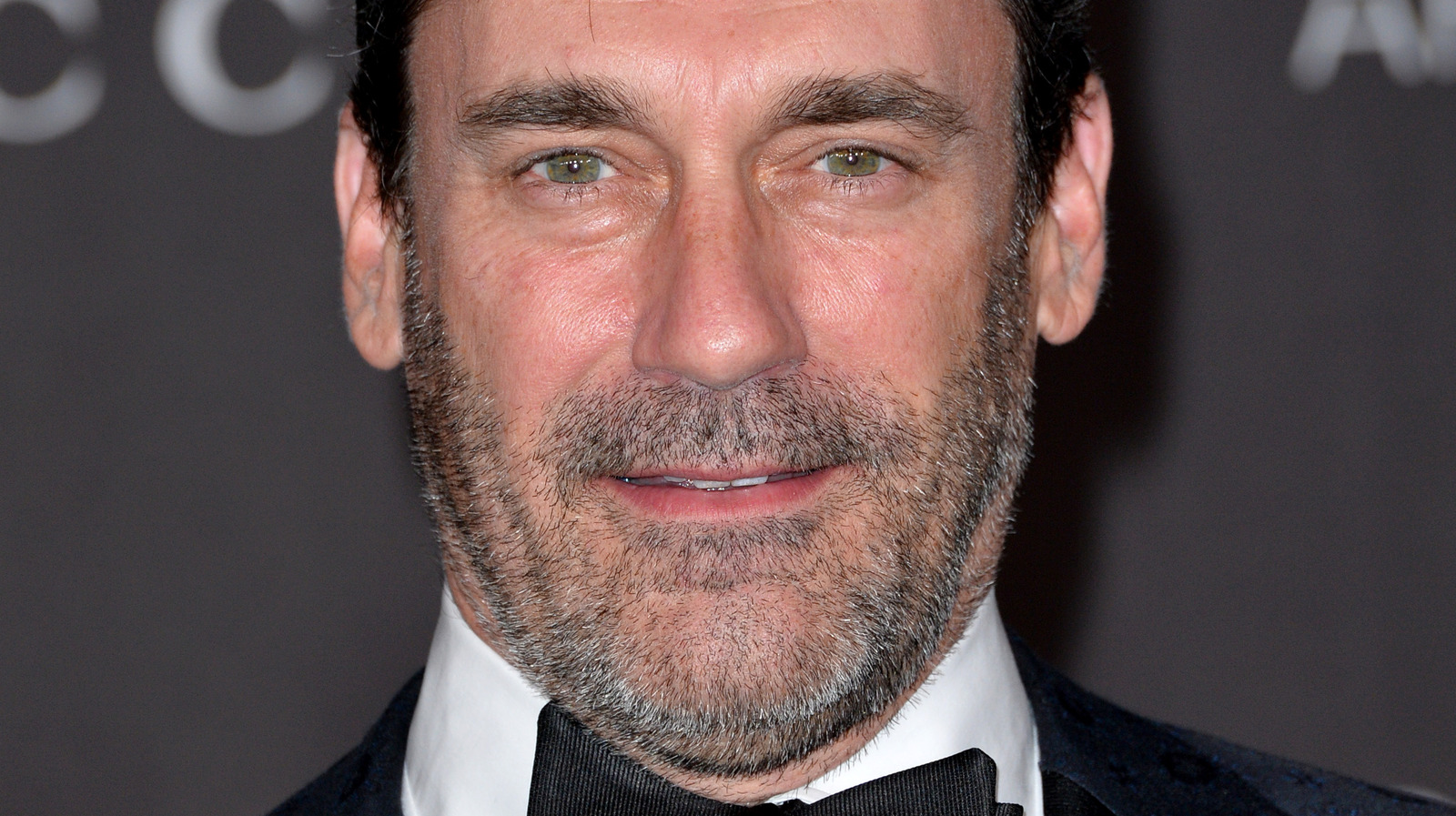 the-heartbreaking-story-of-jon-hamm-s-mother-s-death