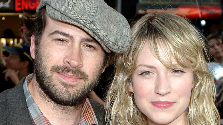 Jason Lee and Beth Riesgraf at an event