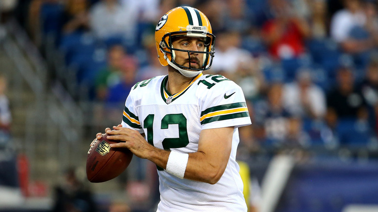Aaron Rodgers ready to throw a pass