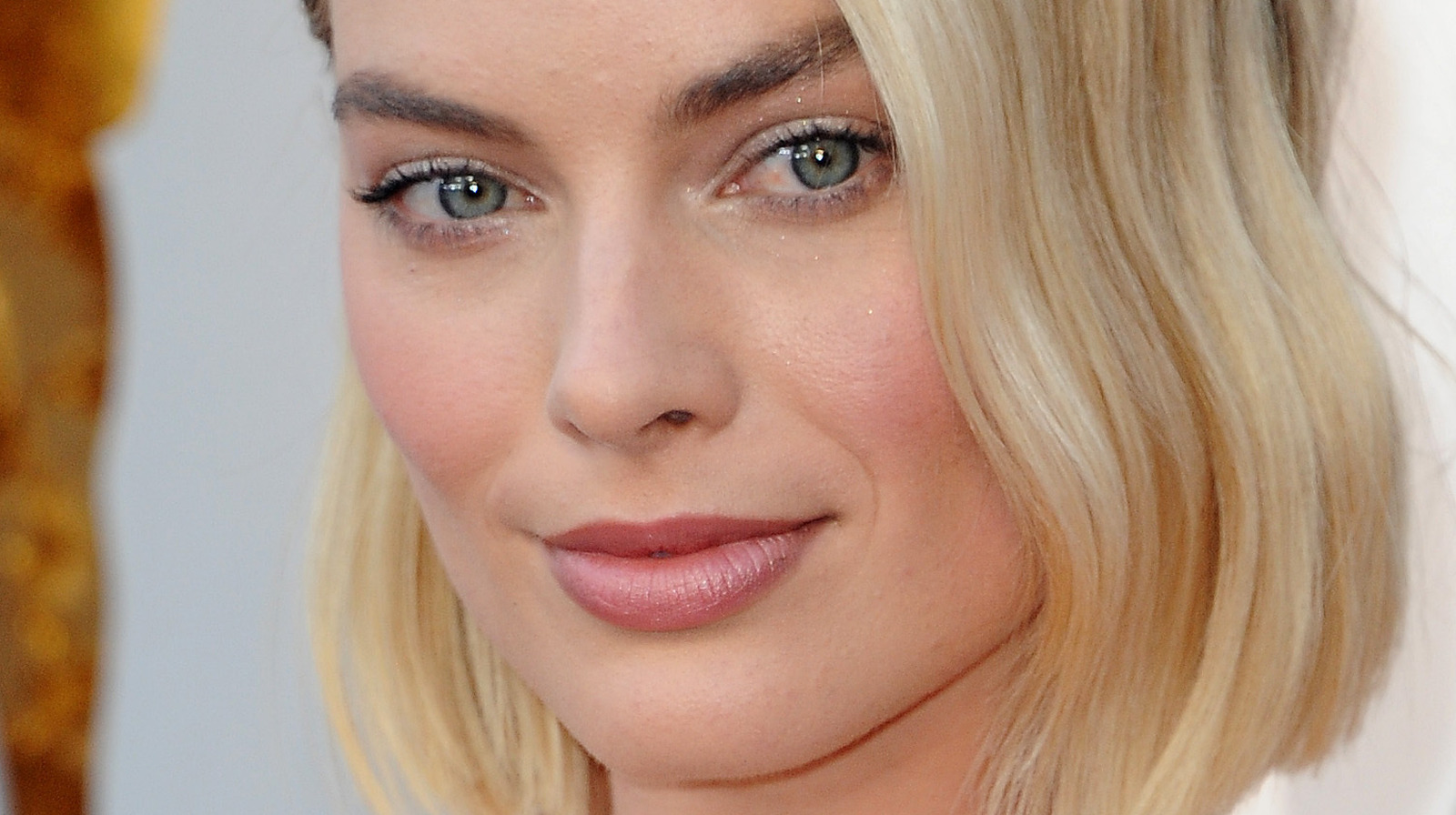 the-hilarious-reason-margot-robbie-fans-are-flocking-to-see-avatar-the