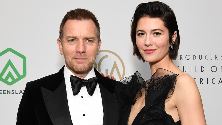 Ewan McGregor and Mary Elizabeth Winstead smiling 