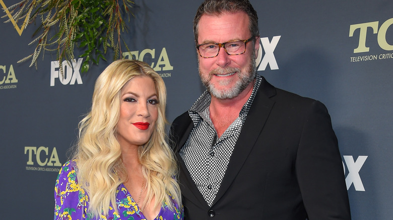 Tori Spelling and Dean McDermott  smiling 