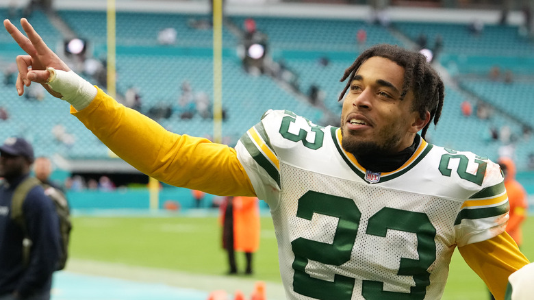 Jaire Alexander making a peace sign