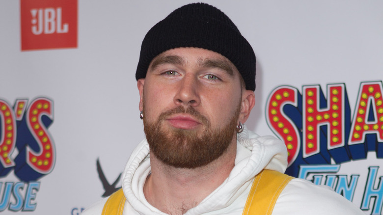 Travis Kelce posting at an event