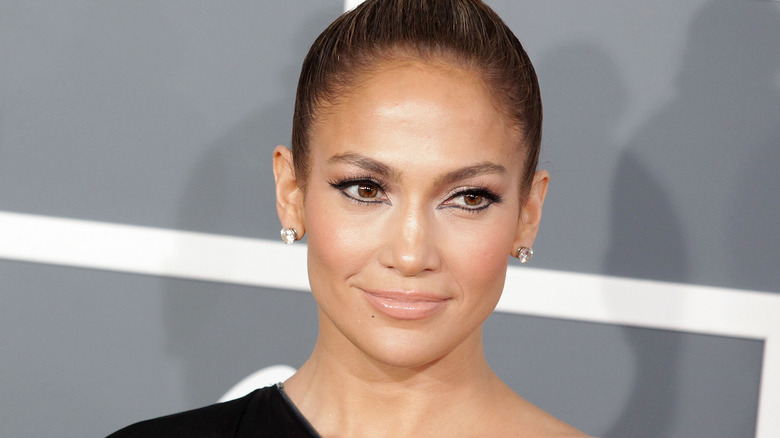 Jennifer Lopez wearing black eyeliner