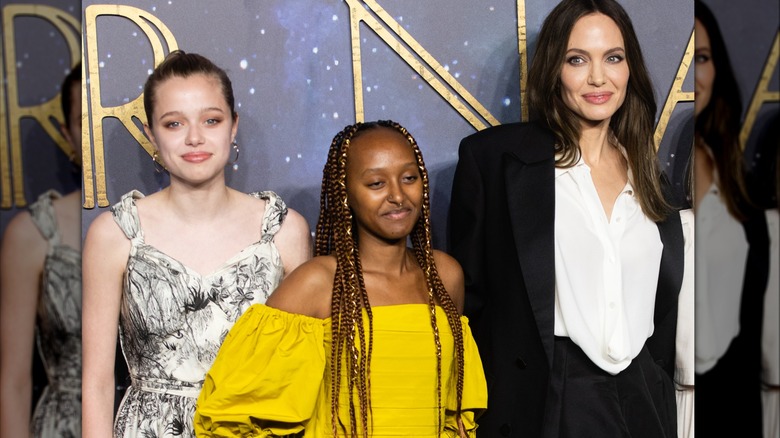 Shiloh Jolie-Pitt, Zahara Jolie Pitt, and Angelina Jolie posing