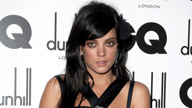 Lily Allen posing on the red carpet