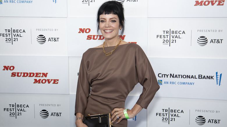 Lily Allen posing on the red carpet