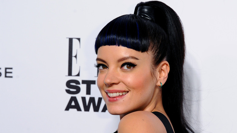 Lily Allen posing on the red carpet