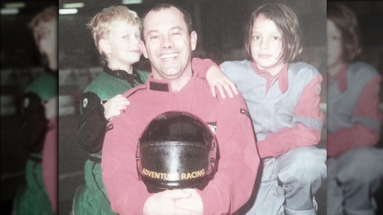 Alfie, Keith, and Lily Allen all posing together in family photo