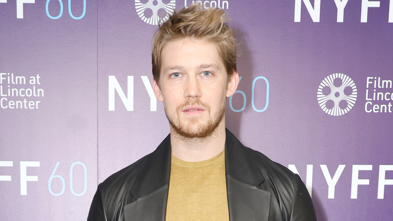 Joe Alwyn on the red carpet 