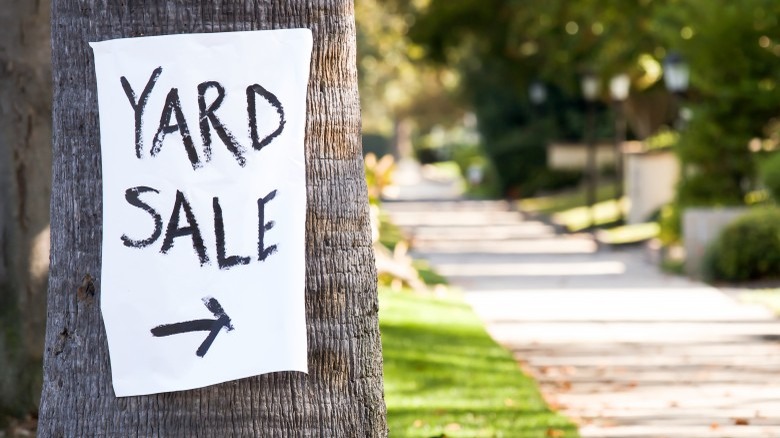 Yard sale sign