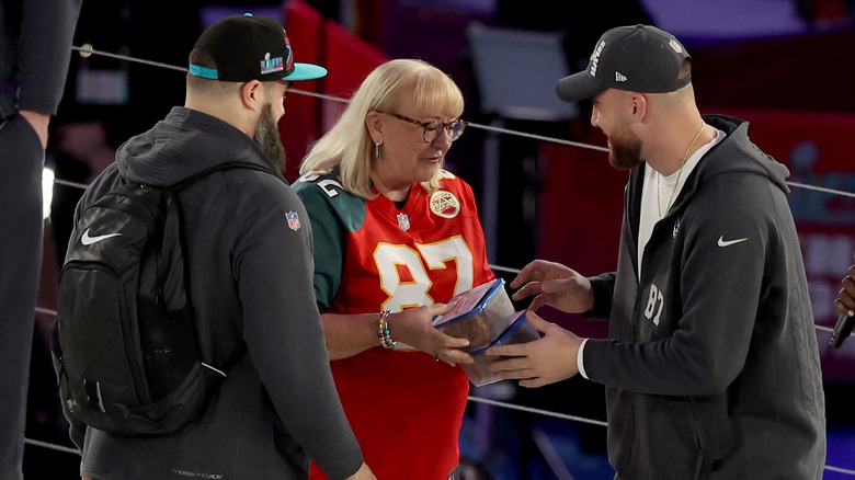 Donna Kelce giving out cookies