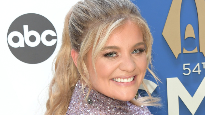 Lauren Alaina smiling in 2020