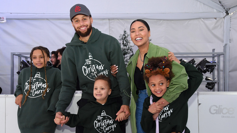 Steph Curry, Ayesha Curry, and their children smiling together