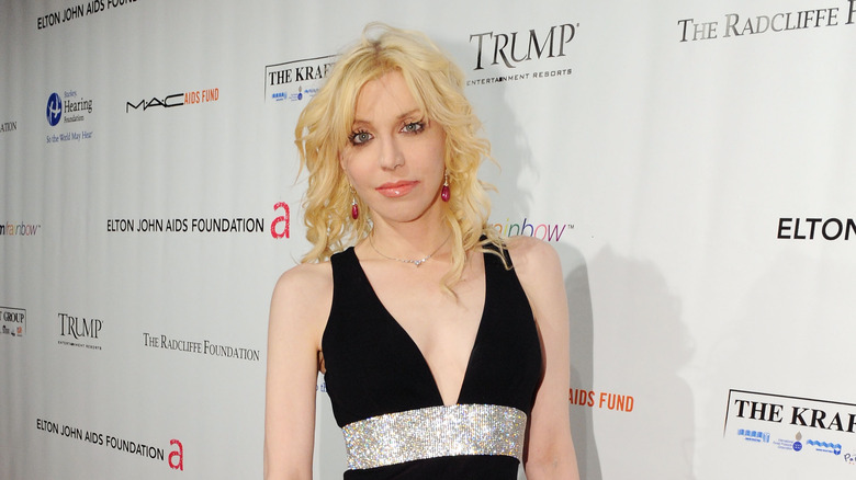 Courtney Love posing on red carpet in 2009