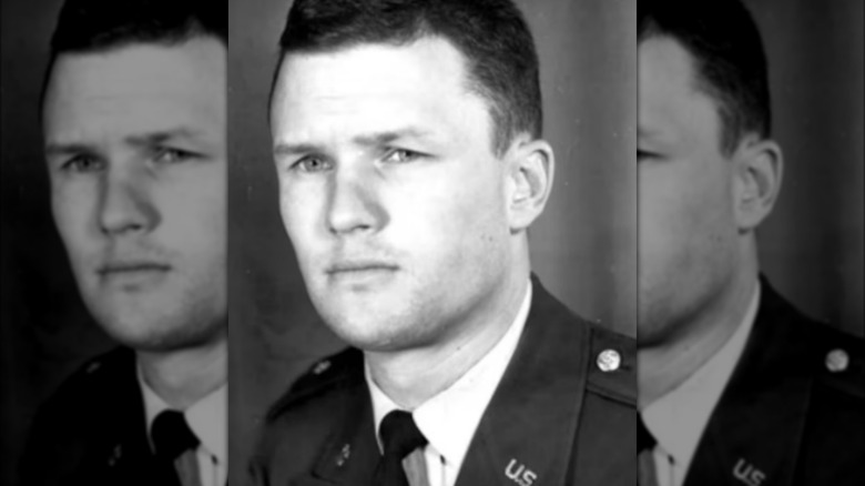 Kris Kristofferson posing for a U.S. Army portrait