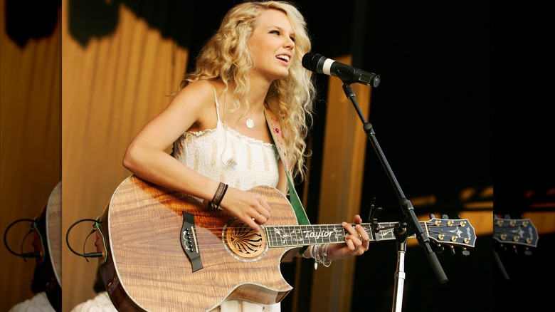 Taylor Swift singing and playing the guitar