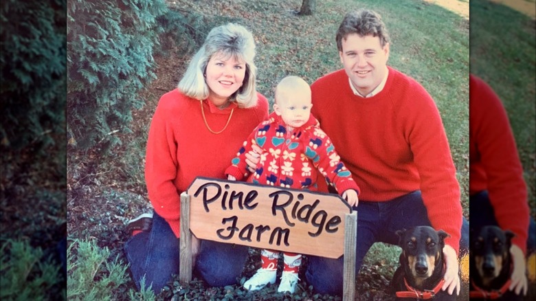 Baby Taylor Swift with her parents