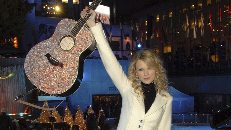 Taylor Swift posing with her guitar in 2007