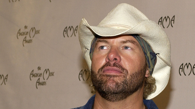 Toby Keith at 2004 award show