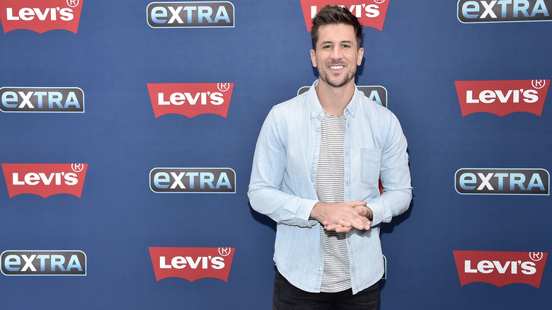 Jordan Rodgers posing at event