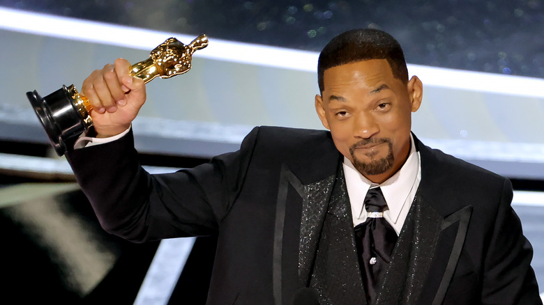 Will Smith holding up his Oscar