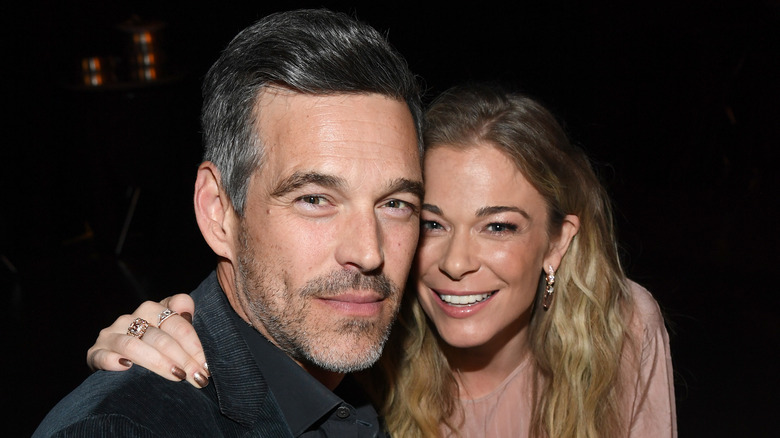 LeAnn Rimes and Eddie Cibrian smiling