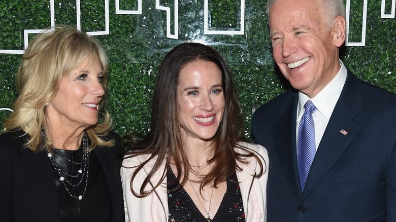 Jill, Ashley, Joe Biden posing