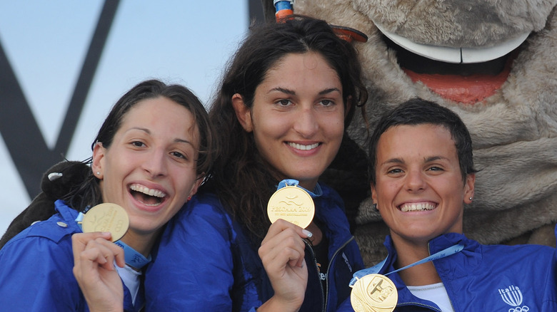 Flavia Zoccari and teammates holding medals