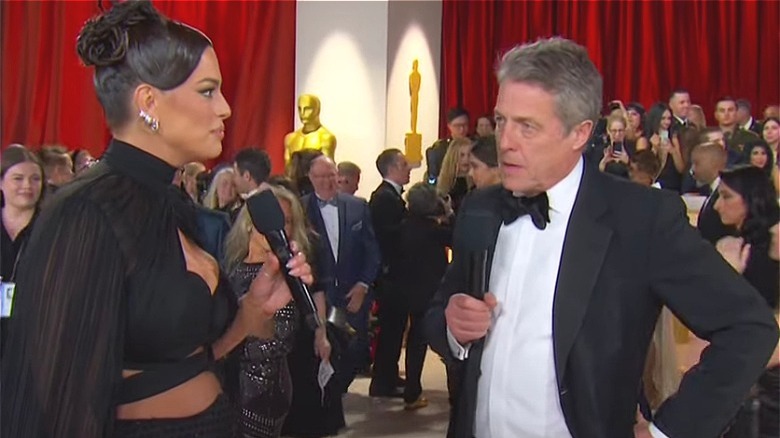 Ashley Graham awkward interview Hugh Grant Oscars