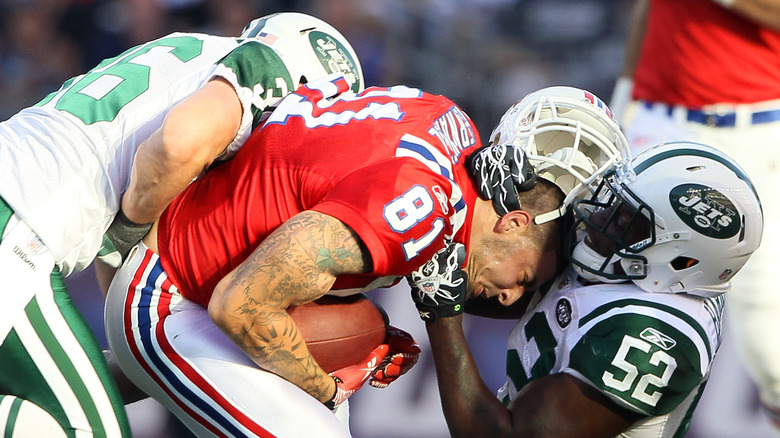 Aaron Hernandez being tackled 