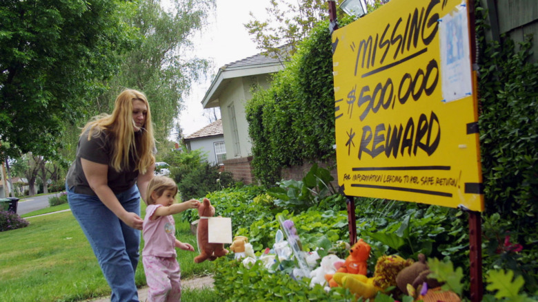 A mother and child at the memorial for Laci Peterson outside Scott and Laci Peterson's house