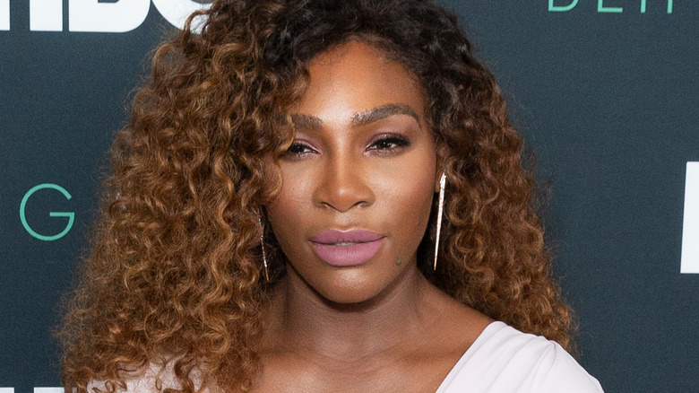 Serena Williams posing for cameras