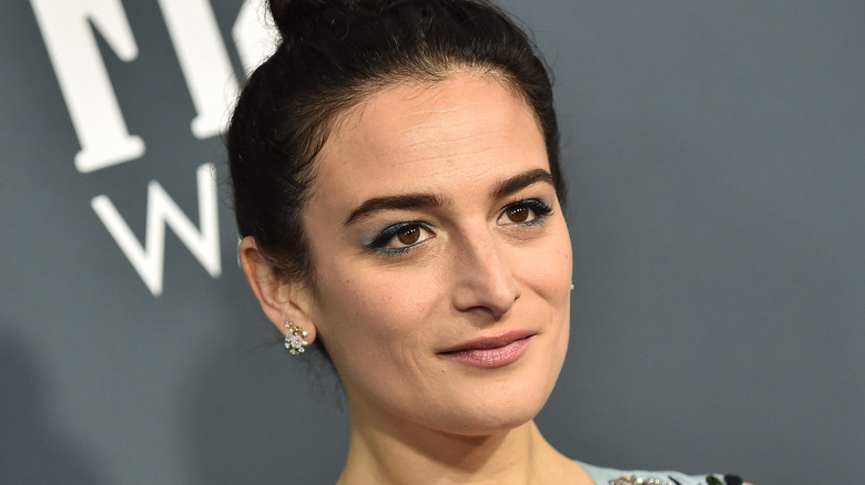 Jenny Slate posing