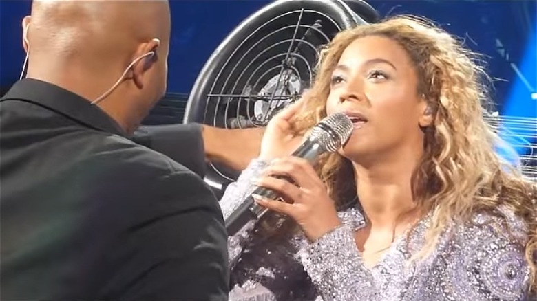 Beyoncé hair in fan