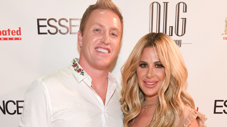 Kim Zolciak and Kroy Biermann grinning at red carpet event