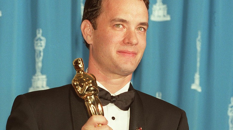 Tom Hanks holding Oscar