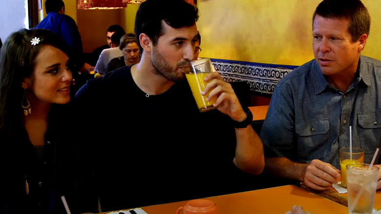 Jinger Duggar, Jeremy Vuolo, and Jim Bob Duggar in a restaurant