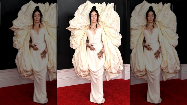 Noah Cyrus wearing a sculptural white Schiaparelli gown at the 2021 Grammys