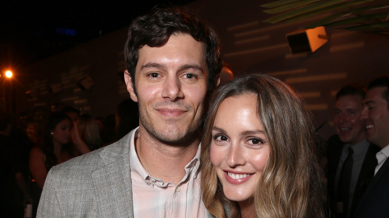 Adam Brody with his arm around Leighton Meester