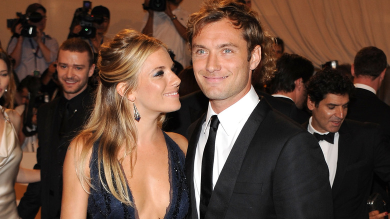 Sienna Miller gazing at Jude Law