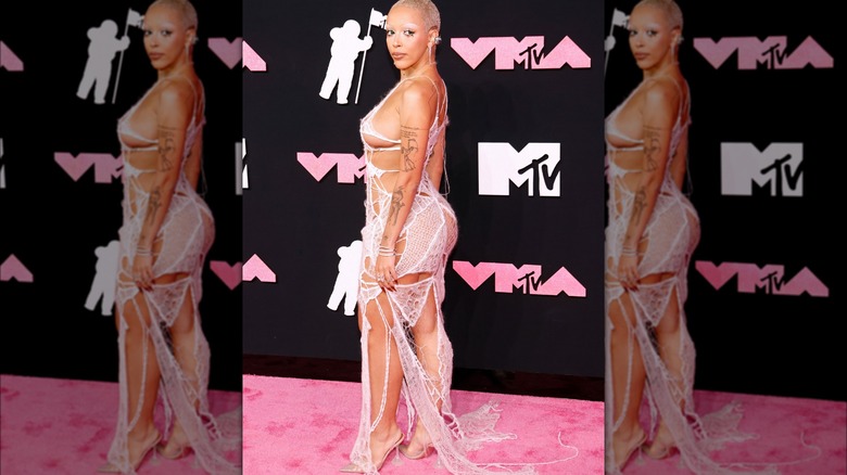 Doja Cat spiderweb dress VMAs