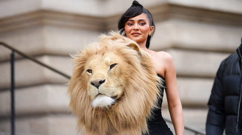 Kylie Jenner lion head dress