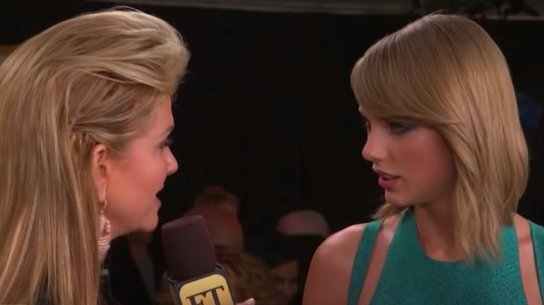 Taylor Swift giving an interview 