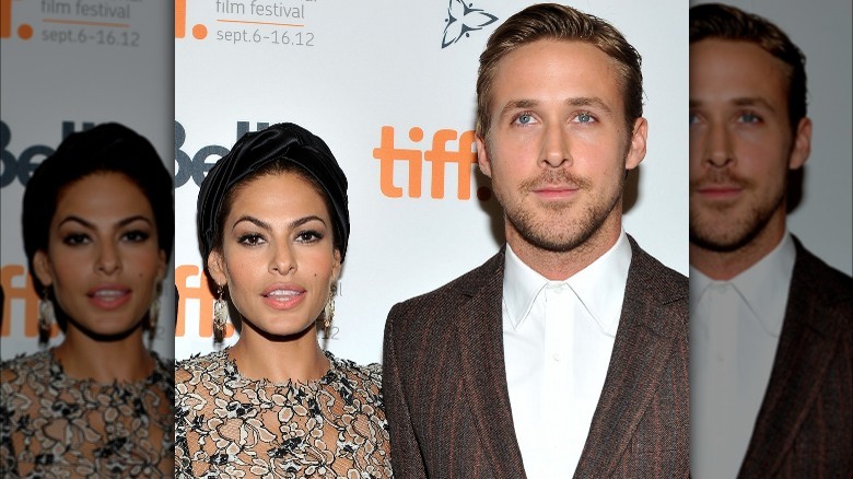 Ryan Gosling and Eva Mendes posing for pictures