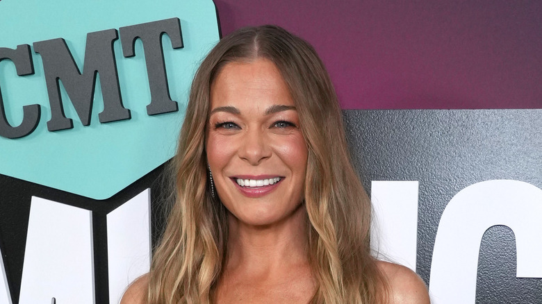 LeAnn Rimes smiling