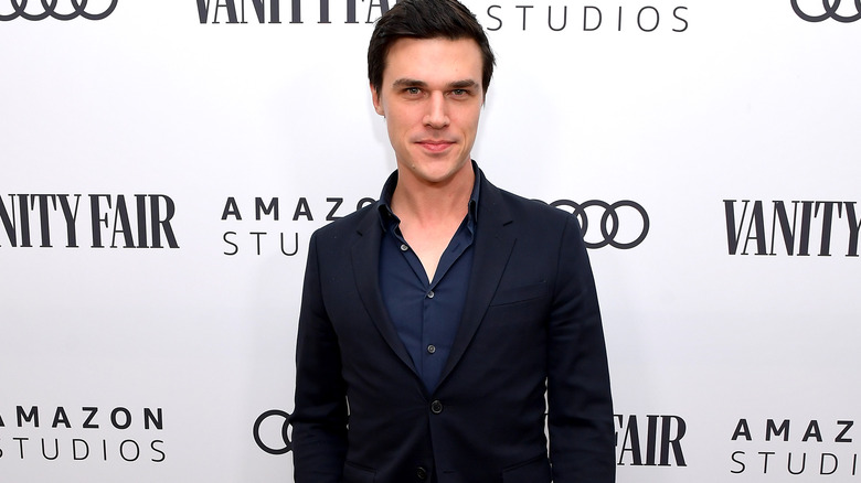 Finn Wittrock posing