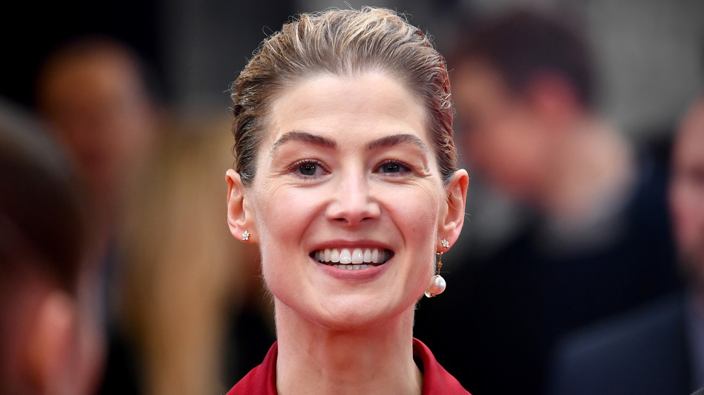 Rosamund Pike attends the UK "Radioactive" premiere in 2020