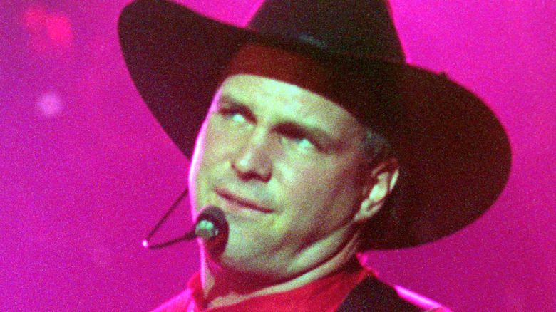 Garth Brooks head titled